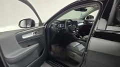 2021 Volvo XC40 B4 Momentum, чёрный — фото 10