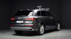 2021 Audi Q7 45 TDI Quattro Premium, серый — фото 2