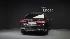 2022 BMW 7-Series 745Le iPerformance M Sport, чёрный — фото 4