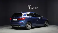 2022 BMW 1-Series 120i Sports, синий — фото 2
