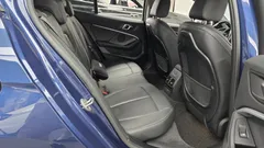 2022 BMW 1-Series 120i Sports, синий — фото 11