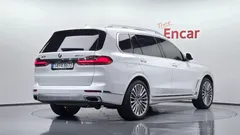 2021 BMW X7 xDrive 40d Design Pure Excellence 7-Seater, белый — фото 2
