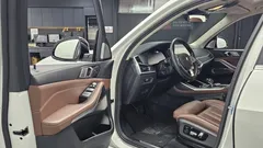 2021 BMW X7 xDrive 40d Design Pure Excellence 7-Seater, белый — фото 10