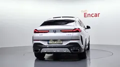 2023 BMW X6 xDrive40i M Sport, белый — фото 4