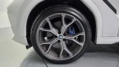 2023 BMW X6 xDrive40i M Sport, белый — фото 5