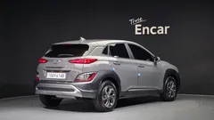 2022 Hyundai Kona Modern, серо-серебристый — фото 2