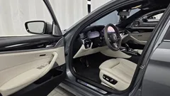 2023 BMW 5-Series M550i xDrive — фото 10