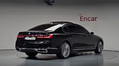 2022 BMW 7-Series 740Li xDrive Design Pure Excellence, чёрный — фото 2