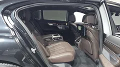 2022 BMW 7-Series 740Li xDrive Design Pure Excellence, чёрный — фото 11