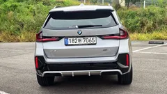 2023 BMW X1 sDrive 18d M Sport, серо-серебристый — фото 4