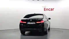 2022 BMW 5-Series 520i Luxury — фото 4