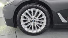 2022 BMW 5-Series 520i Luxury — фото 5
