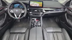 2022 BMW 5-Series 520i Luxury — фото 7