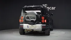 2023 Land Rover Defender 110 D250 SE — фото 4