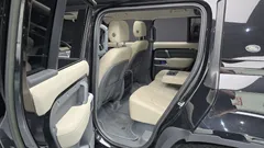2023 Land Rover Defender 110 D250 SE — фото 11