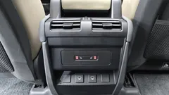2023 Land Rover Defender 110 D250 SE — фото 17
