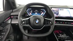 2024 BMW 5-Series 520i, белый — фото 12