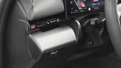 2024 BMW 5-Series 520i, белый — фото 15