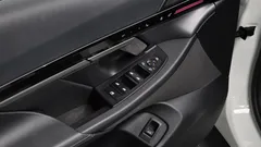 2024 BMW 5-Series 520i, белый — фото 16