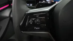 2024 BMW 5-Series 520i, белый — фото 18