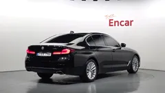 2022 BMW 5-Series 520i Luxury — фото 2