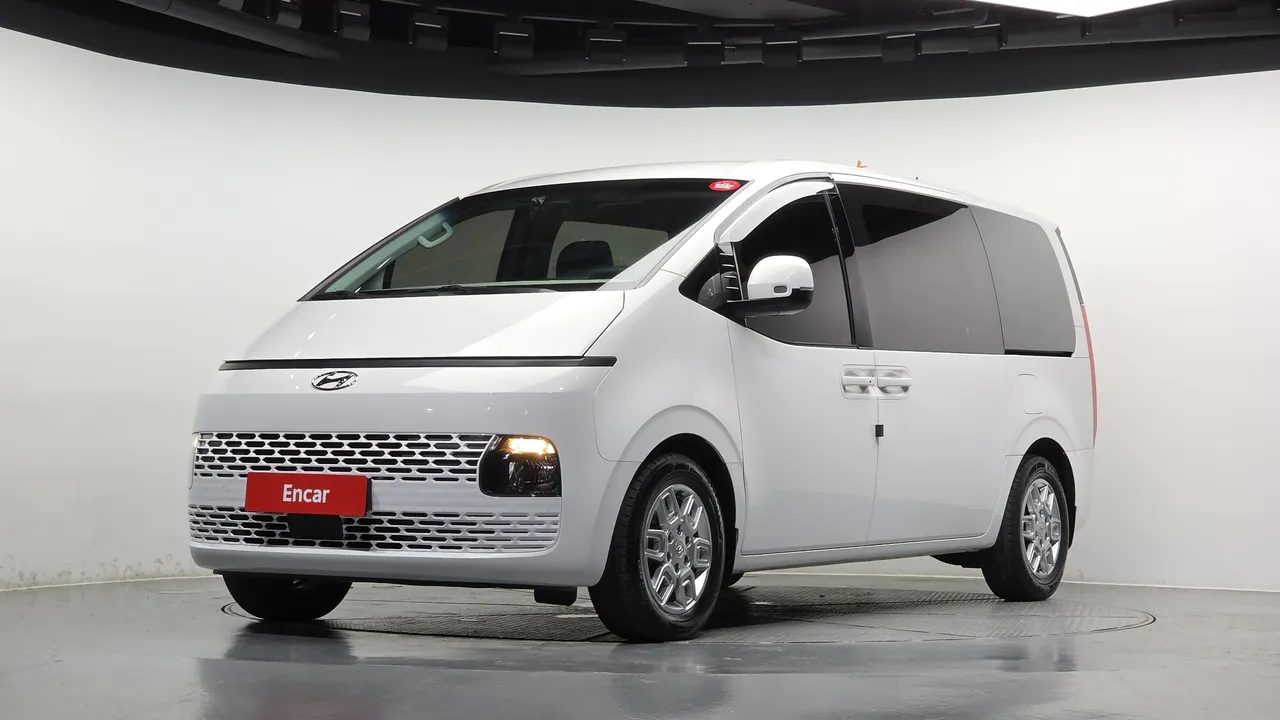 2023 Hyundai Staria Tourer 9-Seater