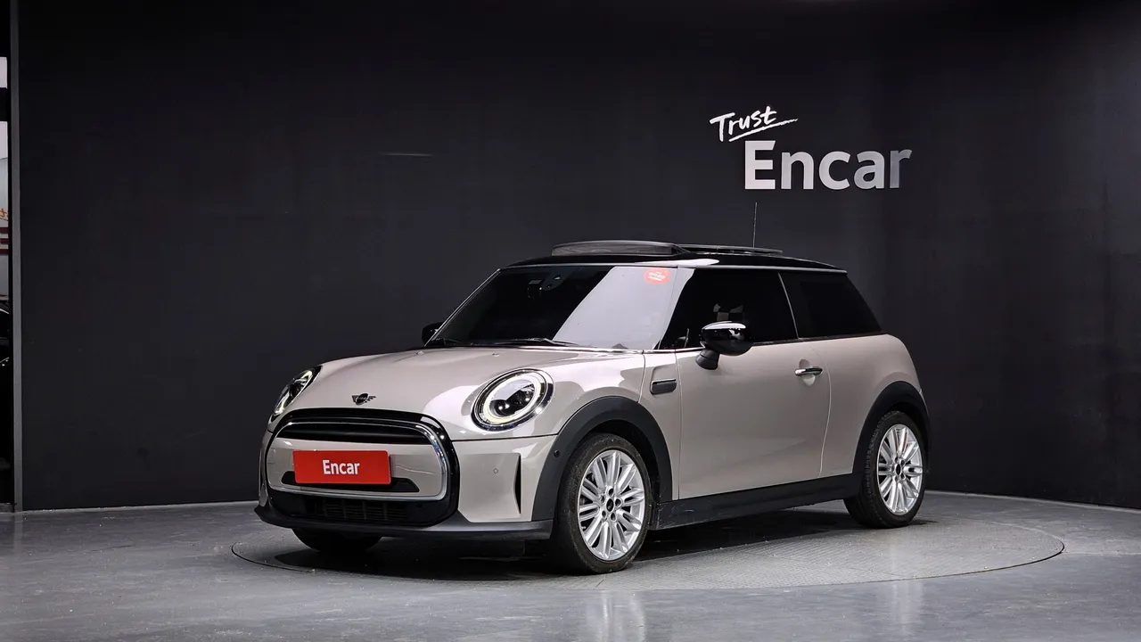 2023 Mini Cooper Classic Plus Launch Pack
