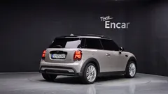 2023 Mini Cooper Classic Plus Launch Pack — фото 2