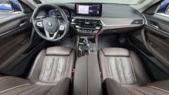 2021 BMW 5-Series 530i Luxury, синий — фото 7