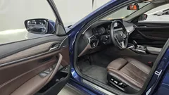 2021 BMW 5-Series 530i Luxury, синий — фото 10