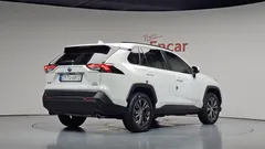 2022 Toyota RAV4 2.5 2WD Hybrid, белый — фото 2