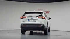 2022 Toyota RAV4 2.5 2WD Hybrid, белый — фото 4