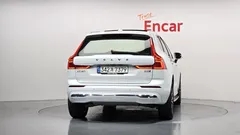 2023 Volvo XC60 B5 Ultimate Bright, белый — фото 4