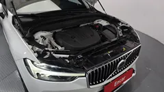 2023 Volvo XC60 B5 Ultimate Bright, белый — фото 6