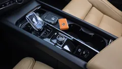 2023 Volvo XC60 B5 Ultimate Bright, белый — фото 9
