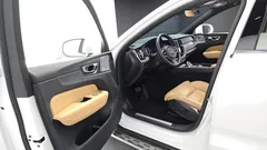 2023 Volvo XC60 B5 Ultimate Bright, белый — фото 10