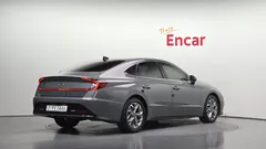 2022 Hyundai Sonata 2.0, серо-серебристый — фото 2