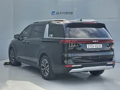 2023 Kia Carnival Diesel 9-Seater Prestige — фото 3