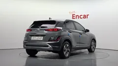 2022 Hyundai Kona Modern, серо-серебристый — фото 2