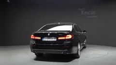 2022 BMW 5-Series 520i Luxury — фото 4