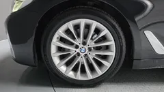 2022 BMW 5-Series 520i Luxury — фото 5