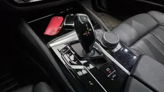 2022 BMW 5-Series 520i Luxury — фото 9