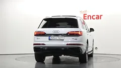 2023 Audi Q7 55 TFSI Quattro Premium — фото 4