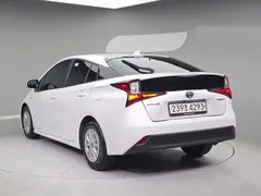 2022 Toyota Prius 1.8, белый — фото 2