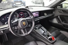 2023 Porsche 911 Targa 4 GTS, чёрный — фото 17