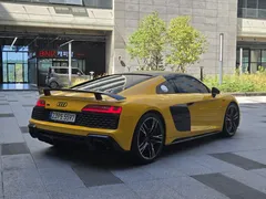 2021 Audi R8 5.2 V10 Performance Coupe, серо-серебристый — фото 2