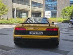 2021 Audi R8 5.2 V10 Performance Coupe, серо-серебристый — фото 4