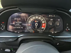 2021 Audi R8 5.2 V10 Performance Coupe, серо-серебристый — фото 8