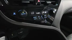 2022 Toyota Camry 2.5 LE Hybrid, коричневый — фото 16