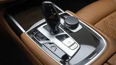 2021 BMW 7-Series 740Li xDrive Design Pure Excellence, чёрный — фото 9